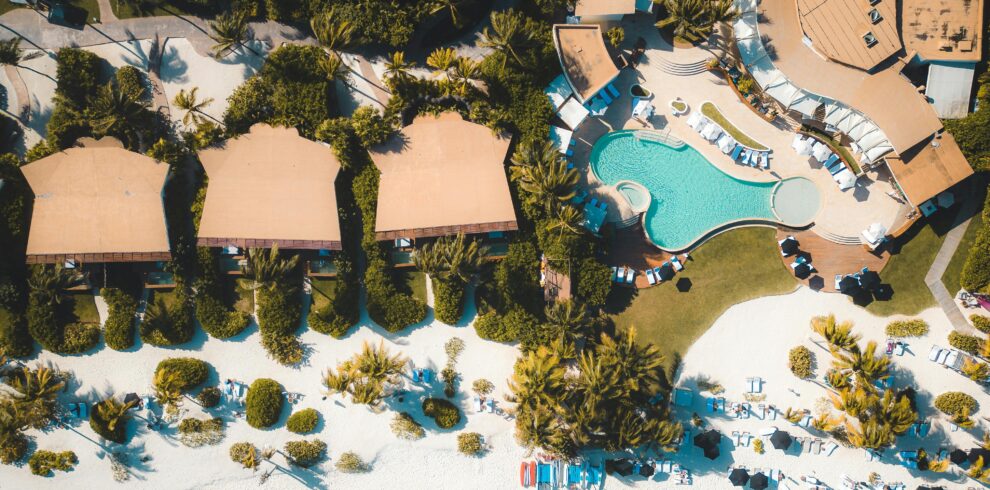 Viva SANANDRES Explore a luxury tropical resort in Playa del Carmen with stunning views of the beach and swimming pool.